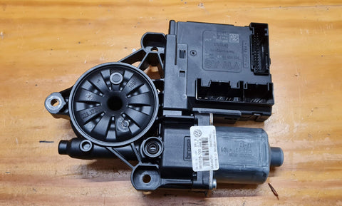 VW PASSAT B7 FRONT RIGHT SIDE WINDOW MOTOR 3AA959701