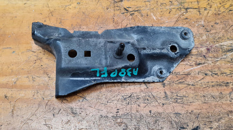 AUDI A3 8P FRONT LEFT SIDE WING MOUNT BRACKET 8P0821135B