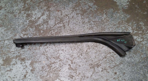 AUDI A5 S5 CONVERTIBLE FRONT RIGHT SIDE WINDOW SEAL 8F0831722C